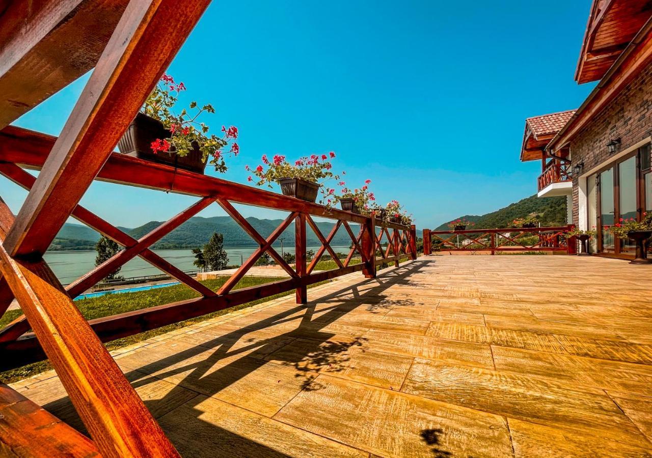 Pensiunea Balkan Gornea エクステリア 写真